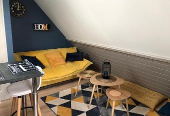 Au Domaine Fresnois has Balcony rooms