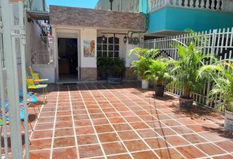 Habitaciones en Cartagena cerca al Mar allows 18 year olds to book a room