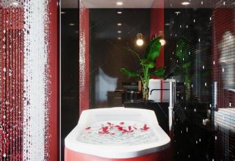 Zen Hotel H    Long has rooms with a private hot tub