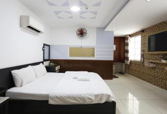 OYO 1149 Avatar Hotel allows 18 year olds to book a room