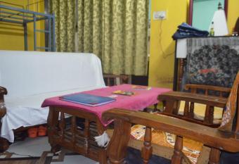 Awara Hostels & Dormitory has Balcony rooms