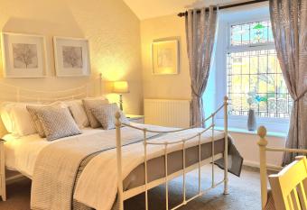 Craven Heifer, Stainforth, Settle allows 18 year olds to book a room
