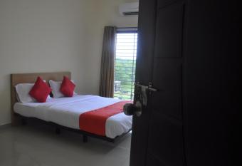 Hotel Relax Inn has Balcony rooms