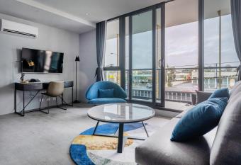 Oros Hotel and Apartments has Balcony rooms