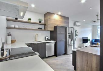 LE 323 Carnardi  re has Balcony rooms