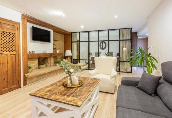 La Nogalera Torremolinos Centro allows 18 year olds to book a room