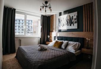 AH Pova  sk   II allows 18 year olds to book a room