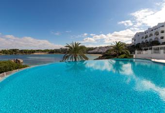 Maluz has Balcony rooms