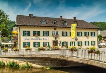 Hotel zum Br  u has Balcony rooms