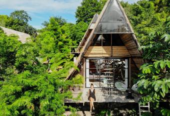 Azul Nomeolvides allows 18 year olds to book a room