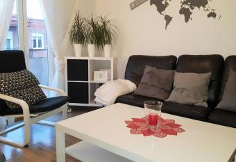 SG Apartamentos - LA CASA DE SOF  A VUT-47-14 allows 18 year olds to book a room