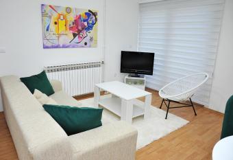 Apartman Lizdek has Balcony rooms