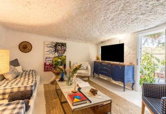 Cueva de Sacromonte has Balcony rooms