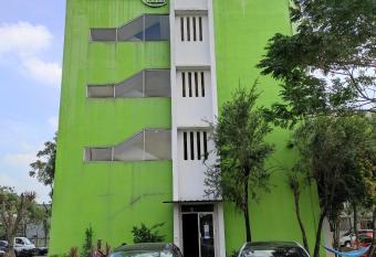 Comfy Studio Emerald Hills has Balcony rooms