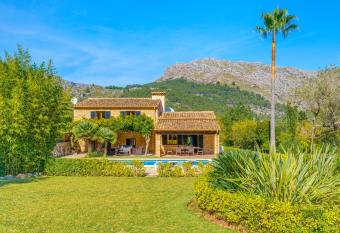 Can Peric has Balcony rooms