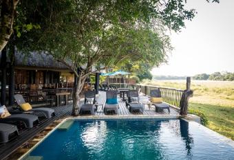 Umkumbe Safari Lodge Riverside has Balcony rooms