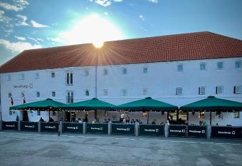 Hotel Steenbergs has Balcony rooms