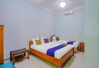 SPOT ON 90100 Hotel Kediri Bandungan allows 18 year olds to book a room