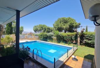 CASA REINA- CASA Palacio de MADRID Norte II has Balcony rooms