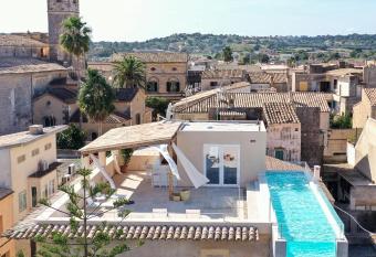 Hotel Boutique Can Pocovi allows 18 year olds to book a room