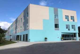 Travelodge by Wyndham Panama City Beach / Beachfront allows 18 year olds to book a room