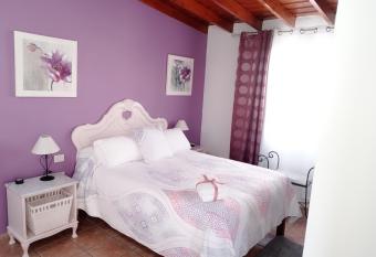 Casa Nazario Duplex allows 18 year olds to book a room