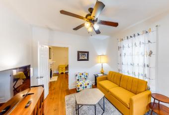 Tchoup House Cottage has Balcony rooms