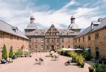 Schlosshotel Hugenpoet has Balcony rooms