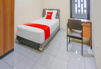 OYO 90069 Pondok Nurdin allows 18 year olds to book a room