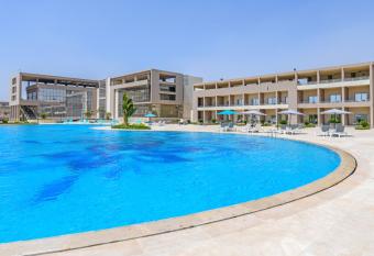 Tolip Gardens Hotel allows 18 year olds to book a room