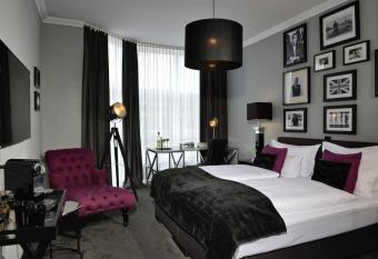 Hotel Friends H  ckelhoven allows 18 year olds to book a room