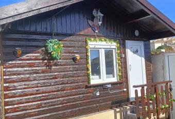 Cottage in Ciudad Quesada allows 18 year olds to book a room