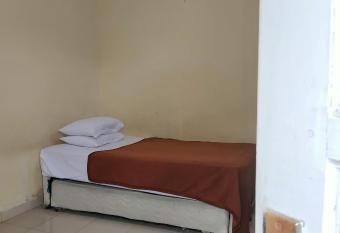 OYO 90090 Adhyaksa Syariah Guest House allows 18 year olds to book a room