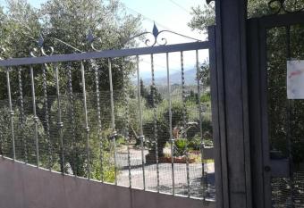 La casa tra gli ulivi di Fonte Nuova 1 has Balcony rooms