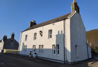Dunvegan House has Balcony rooms