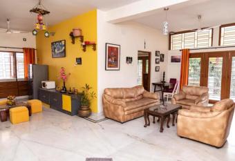 J s Nest allows 18 year olds to book a room