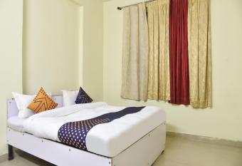 SPOT ON 76453 G Star Hotel allows 18 year olds to book a room