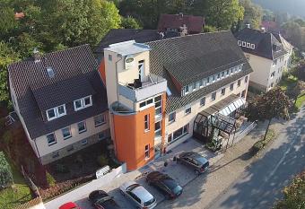 Hotel-Restaurant zum Roeddenberg allows 18 year olds to book a room