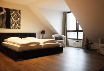 Hotel Victoria allows 18 year olds to book a room