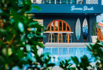 So Boutique Jomtien Beach Pattaya allows 18 year olds to book a room