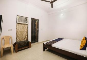 SPOT ON 76421 Kuldeep Inn allows 18 year olds to book a room