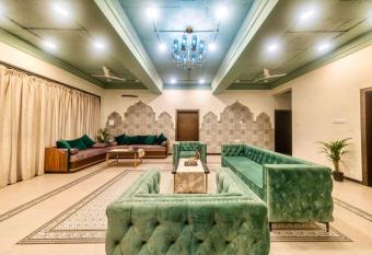 EKO STAY- MOROCCON VILLA has Balcony rooms