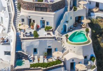Pezoules of Oia allows 18 year olds to book a room