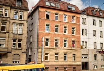 Hostel Alex 30 allows 18 year olds to book a room