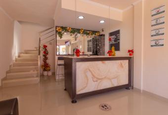 Hotel El Pirata allows 18 year olds to book a room