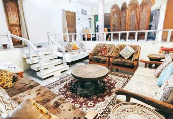 Sweet Silence Home has Smoking/Balcony rooms