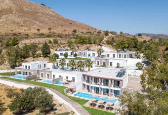 Terra Pietra Luxury Villas & Suites has Balcony rooms