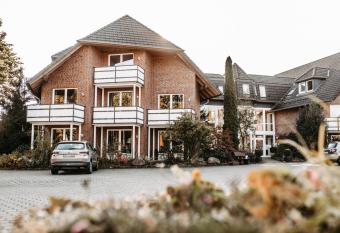 Akzent Hotel Zur Gr  nen Eiche has Balcony rooms