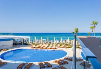 Flamingo Paradise Beach Hotel - Adults Only allows 18 year olds to book a room