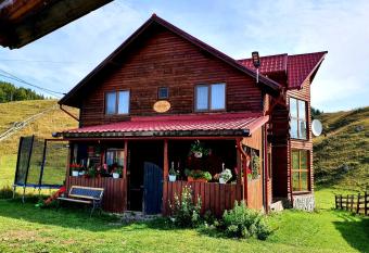 RAIUL CARPATIN has Balcony rooms